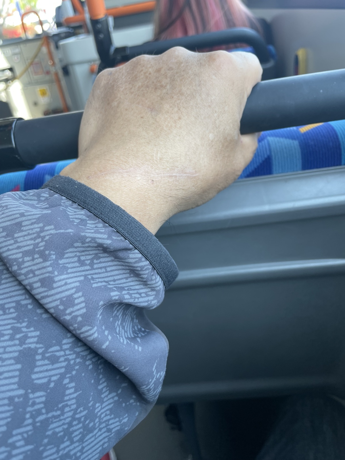 画像: バスでのストレッチ~くまもんのイントネーション